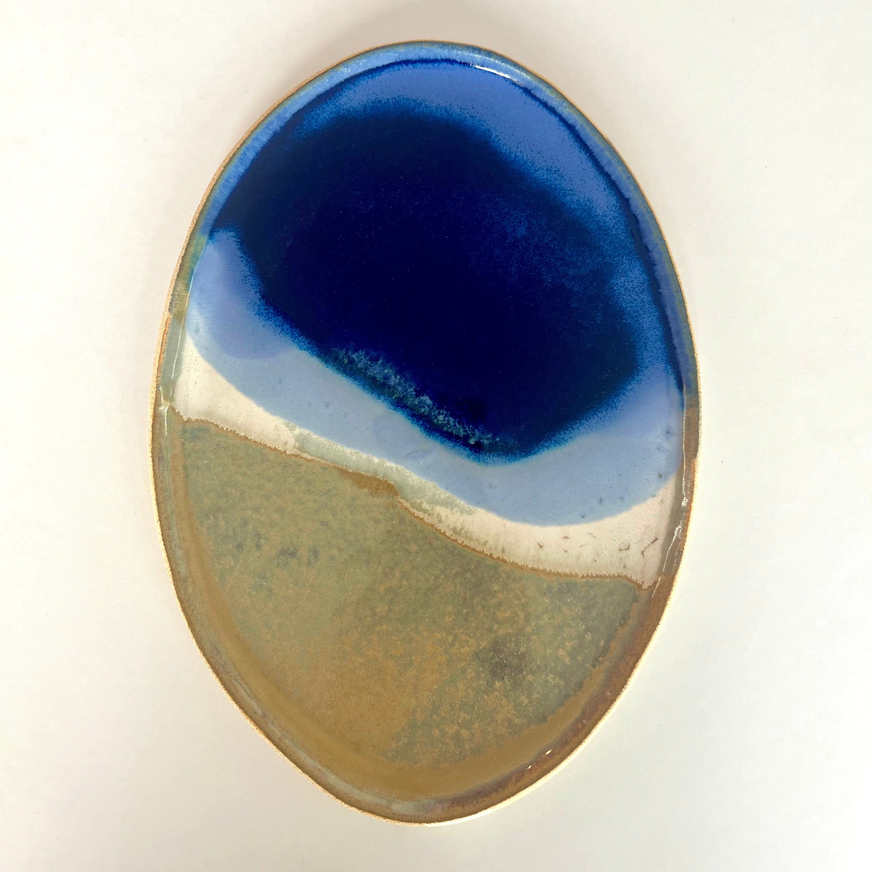 Assiette bord de mer forme ovale en grès décors mer Méditerranée par fille de lune marseille petite série fait main pièces unique 
