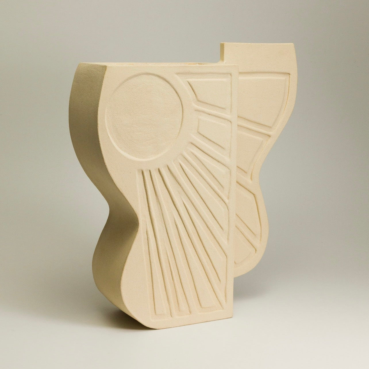 Vase décoratif art déco sculptural grès blanc crème vase fait main pièce unique galerie 