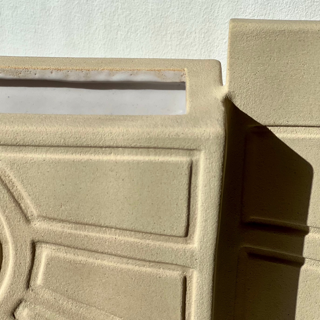 vase auguste - solaire l grès chamotte blanc - vase architectural et minéral - vase graphique 