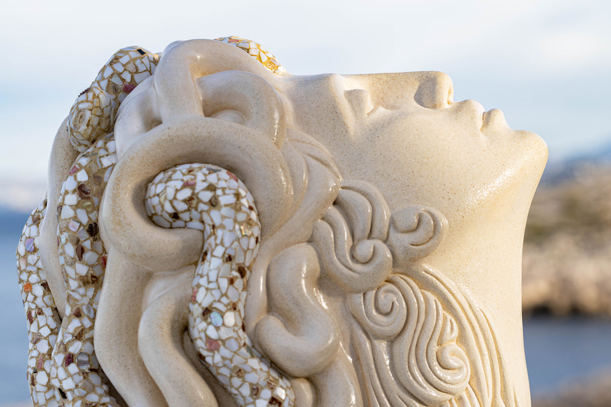 medusa nostra ceramique mosaique buste sculpture exposition les partisanes le bunker des calanques vestige Méditerranée galerie Musem marseille
