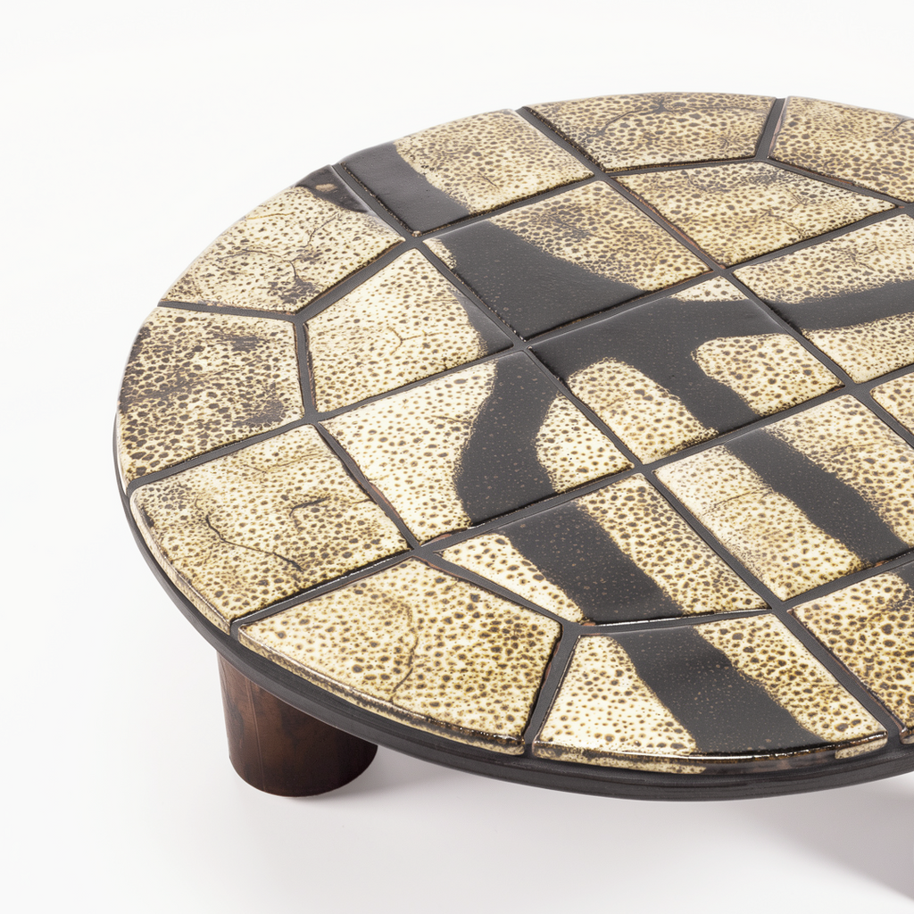 Table basse tortue en céramique , grès le plateau et les pieds céramique fait main artisanal français à marseille . Design contemporain . Pièce unique de caractère . Collectionneur, vintage 