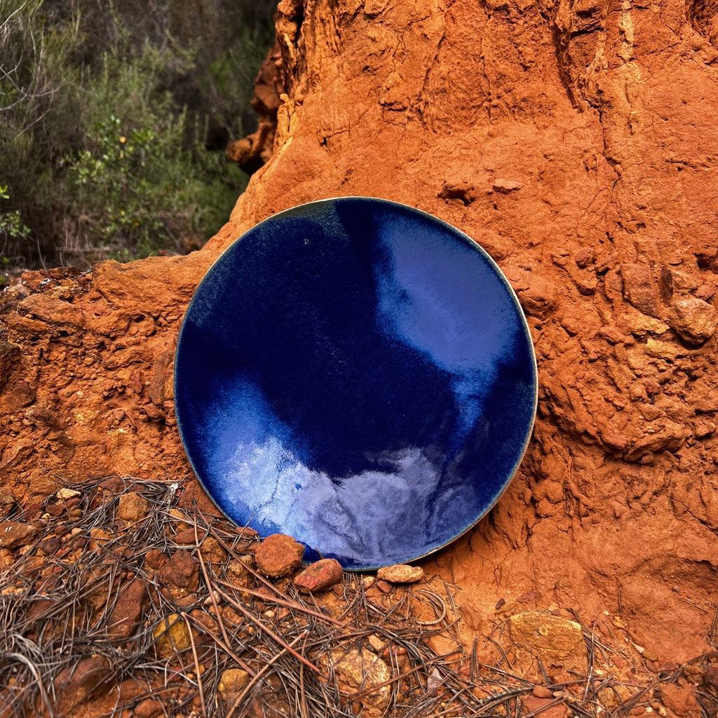 assiette Bora Bora - Fille de Lune -email  de création bleu profond - bleu Méditerranée - résistante - 