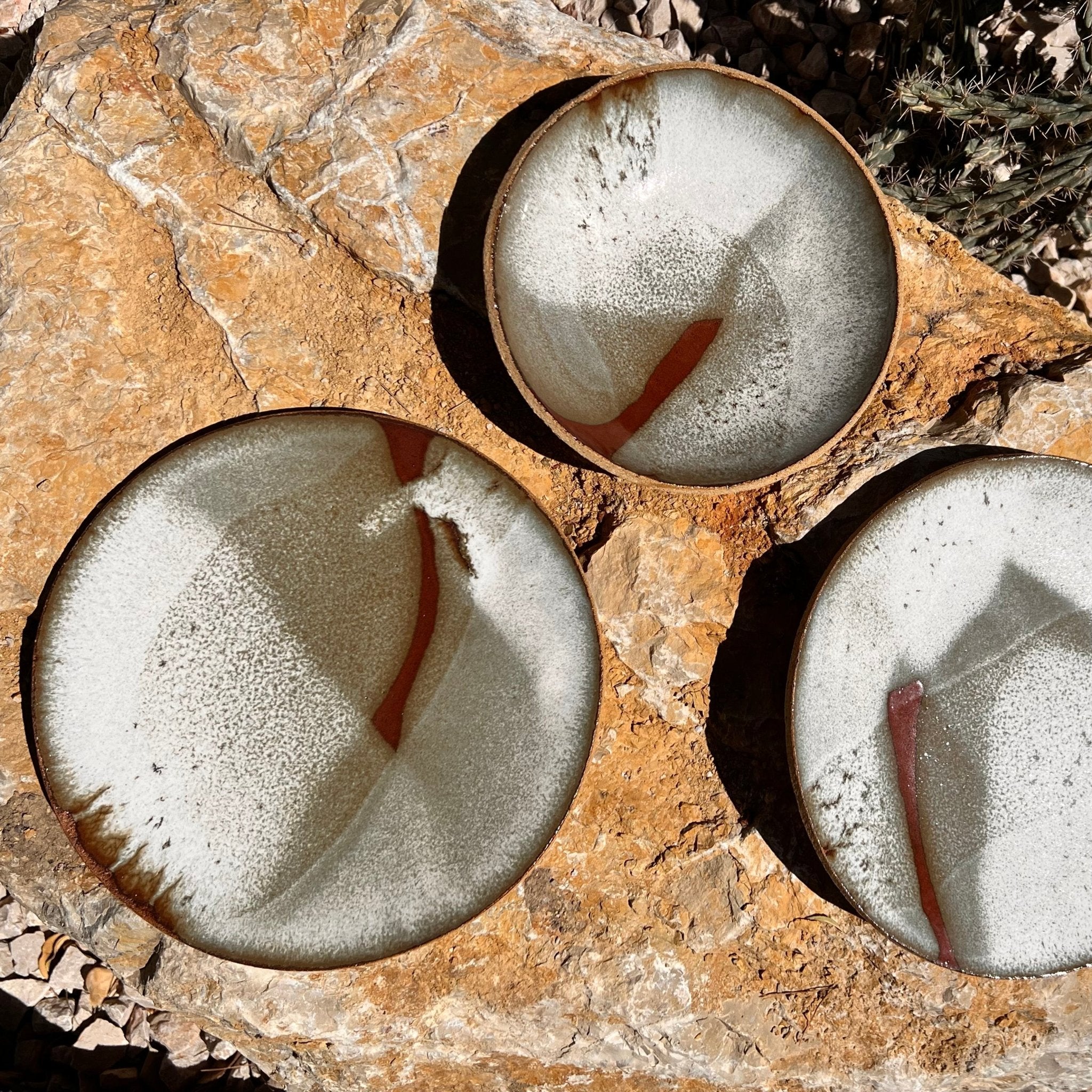 assiette Cap Canaille - fille de lune - ceramique marseille - email minéral - grès - fait main 