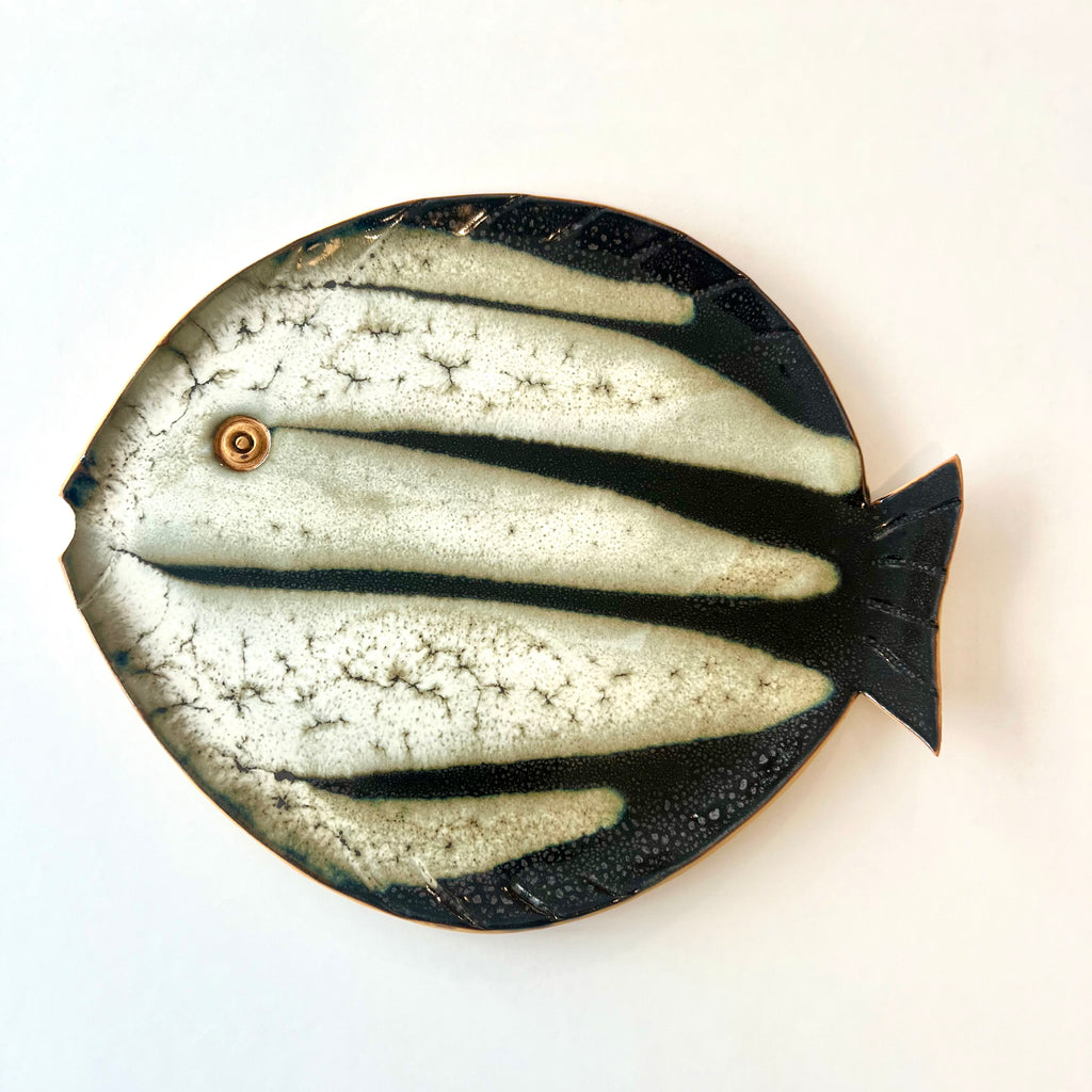 assiette forme poisson fille de lune couleur noir et blanc fait main artisanal marseille création originale contemporaine