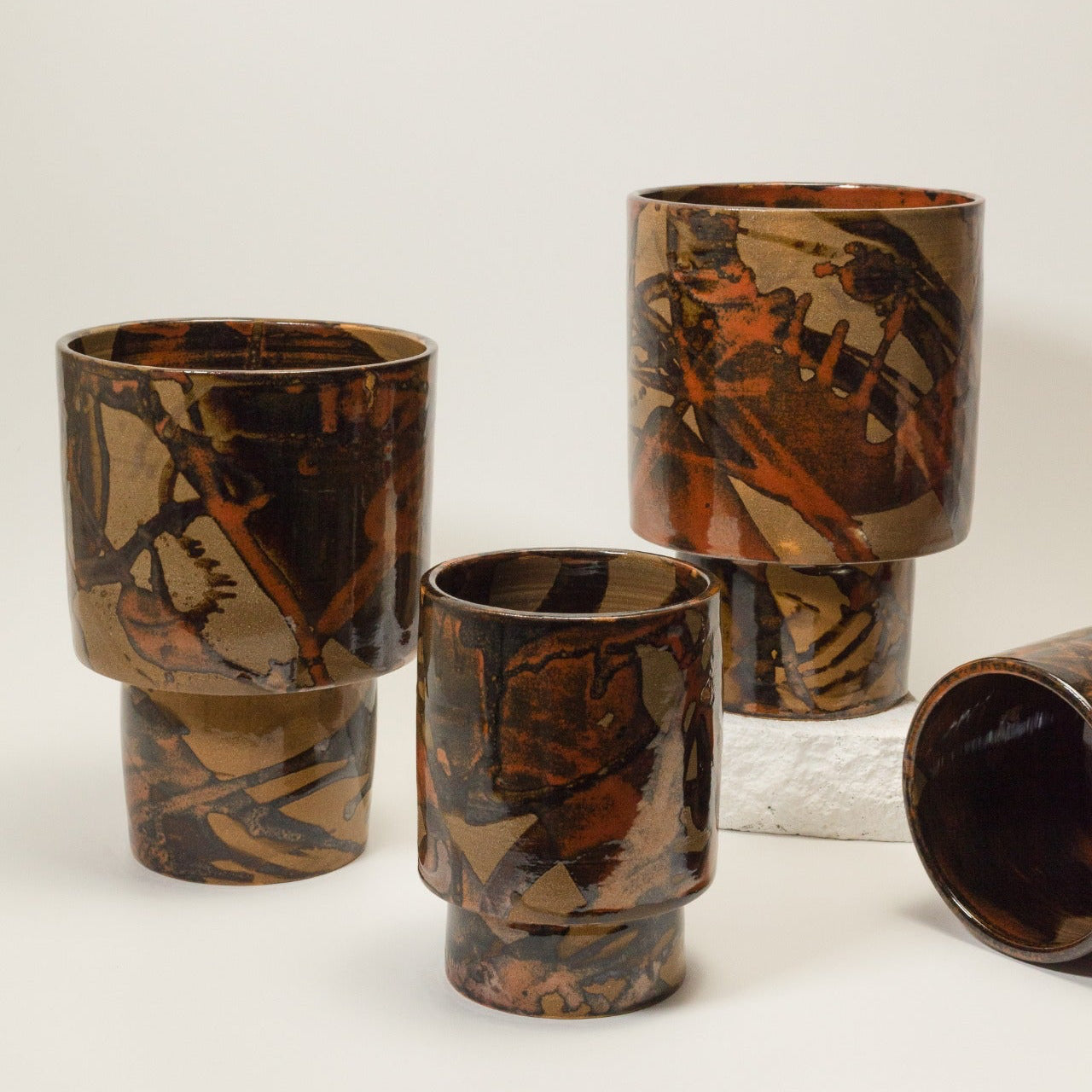 cache pot, plante , série limitée, graphique, couleur chaude, fait main ,artisanal , contemporain