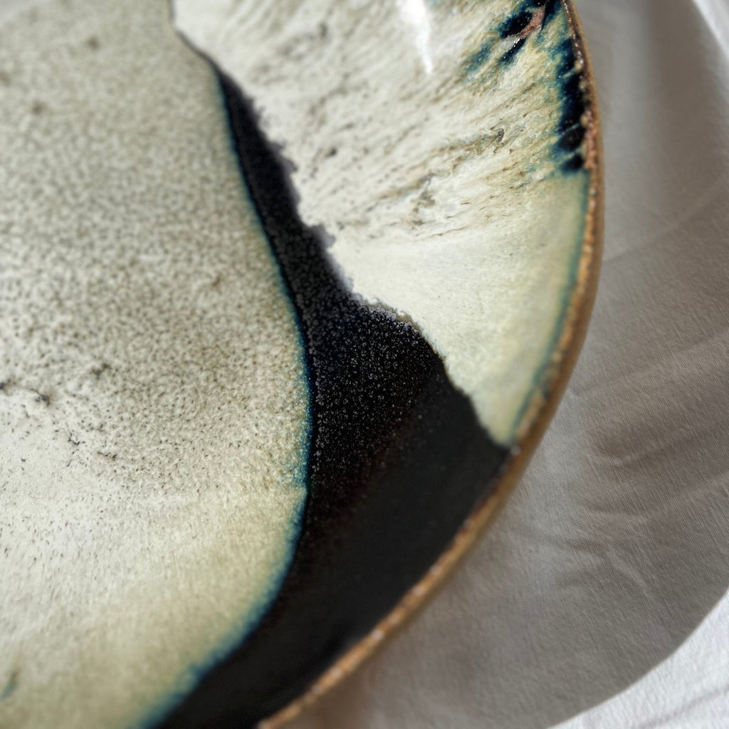 Coupe à fruit Cap Canaille - Fille de Lune- fait main - email blanc et noir - contemporain - décoration d'intérieur - maison moderne 