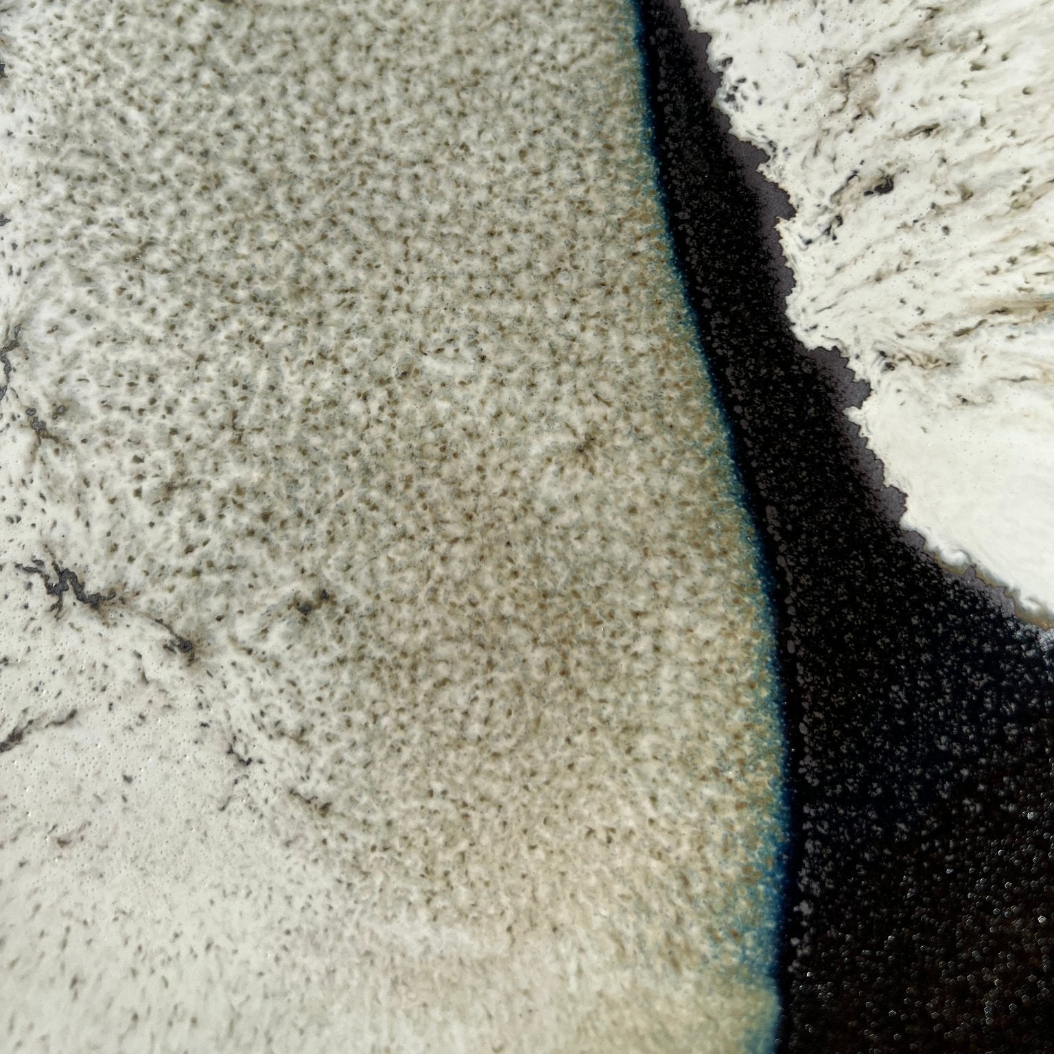 Coupe à fruit Cap Canaille - Fille de Lune ceramique artisanale - fabrique a la main - made in France - couleur crème et noir 