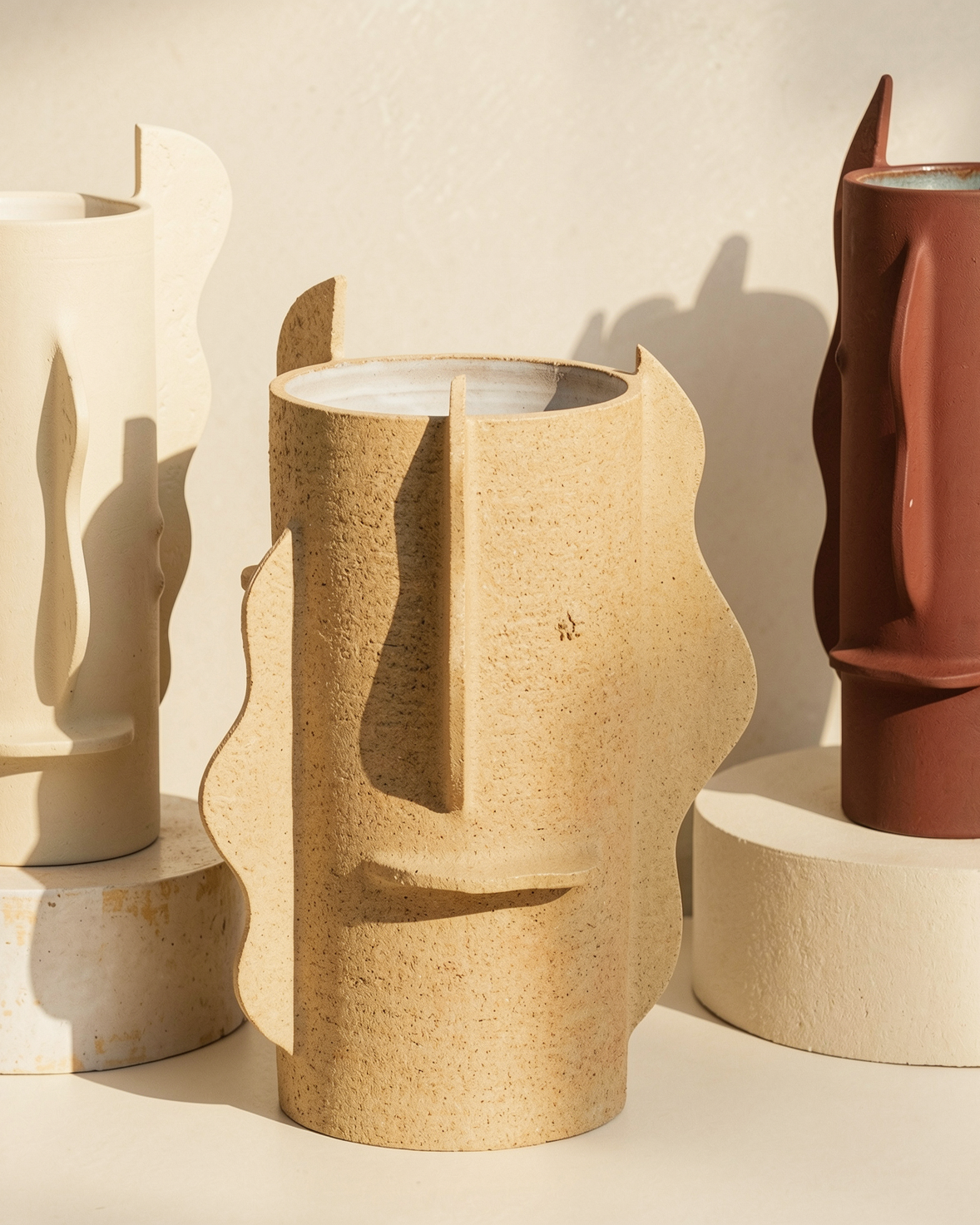 grand vase Canopee couleur sable terre chamotte fait main fille de lune piece unique vase sculptural contemporain moderne piece galerie d'art marseille 