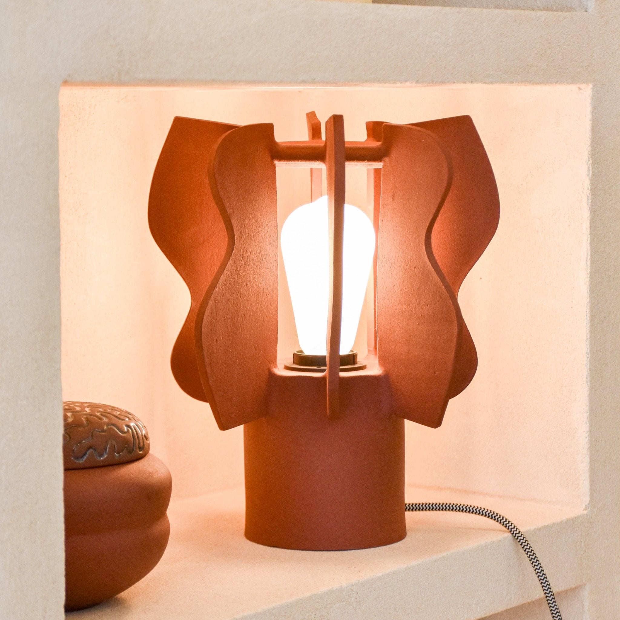 Lampe Medusa ocre - Fille de Lune - grès fait main 