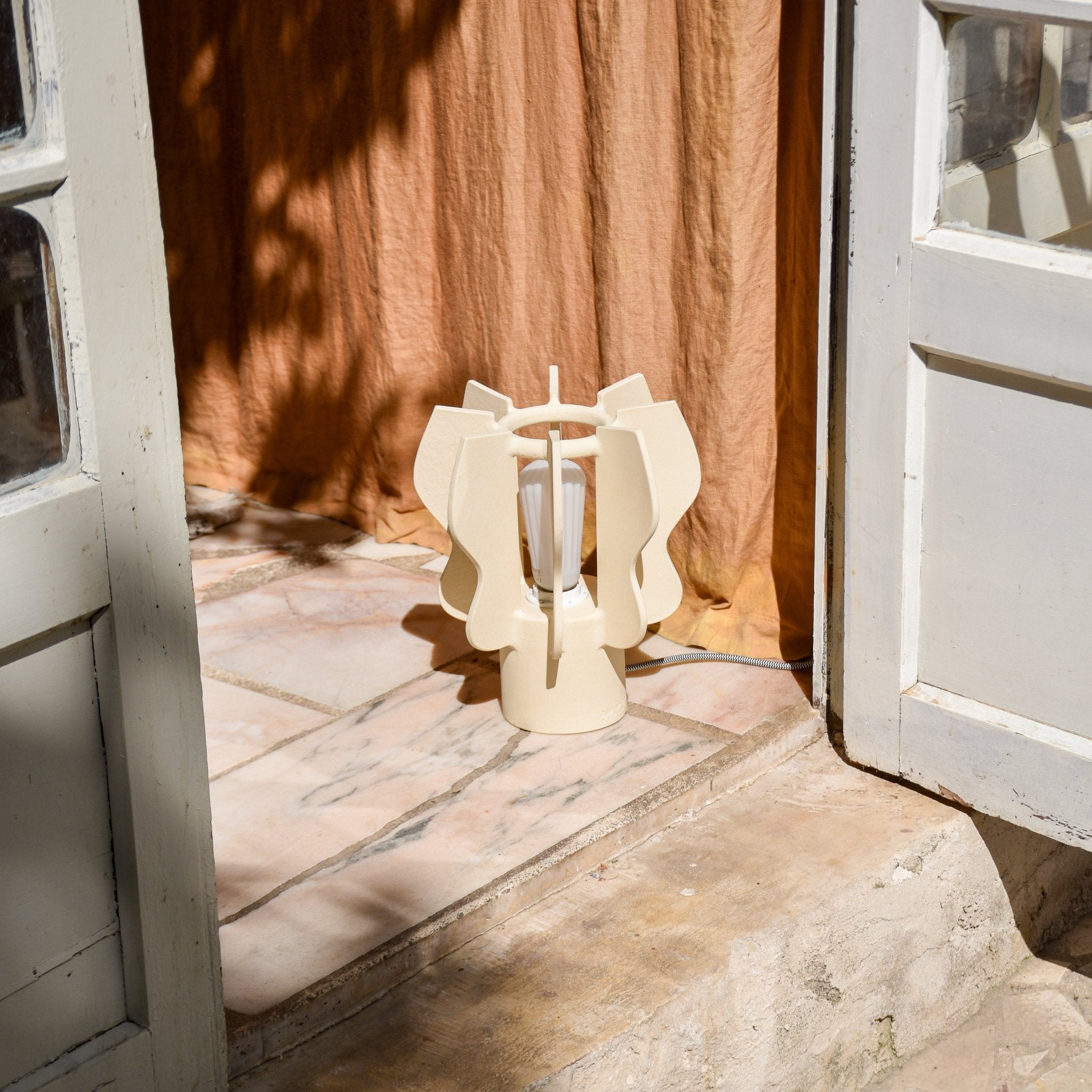 Lampe Médusa terre Crème - Fille de Lune