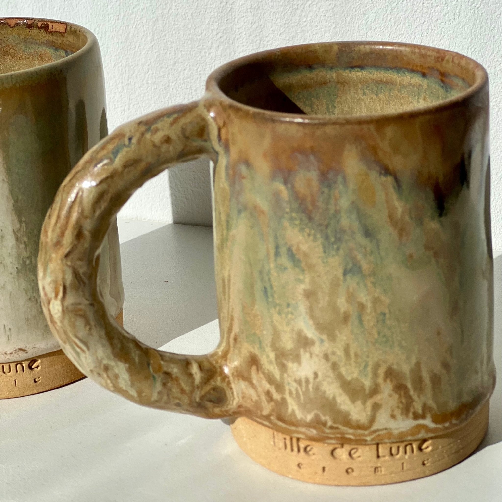 Mugs lot de 2 - Fille de Lune - anse originale - fait main - ceramique - grès - email a effet feu 