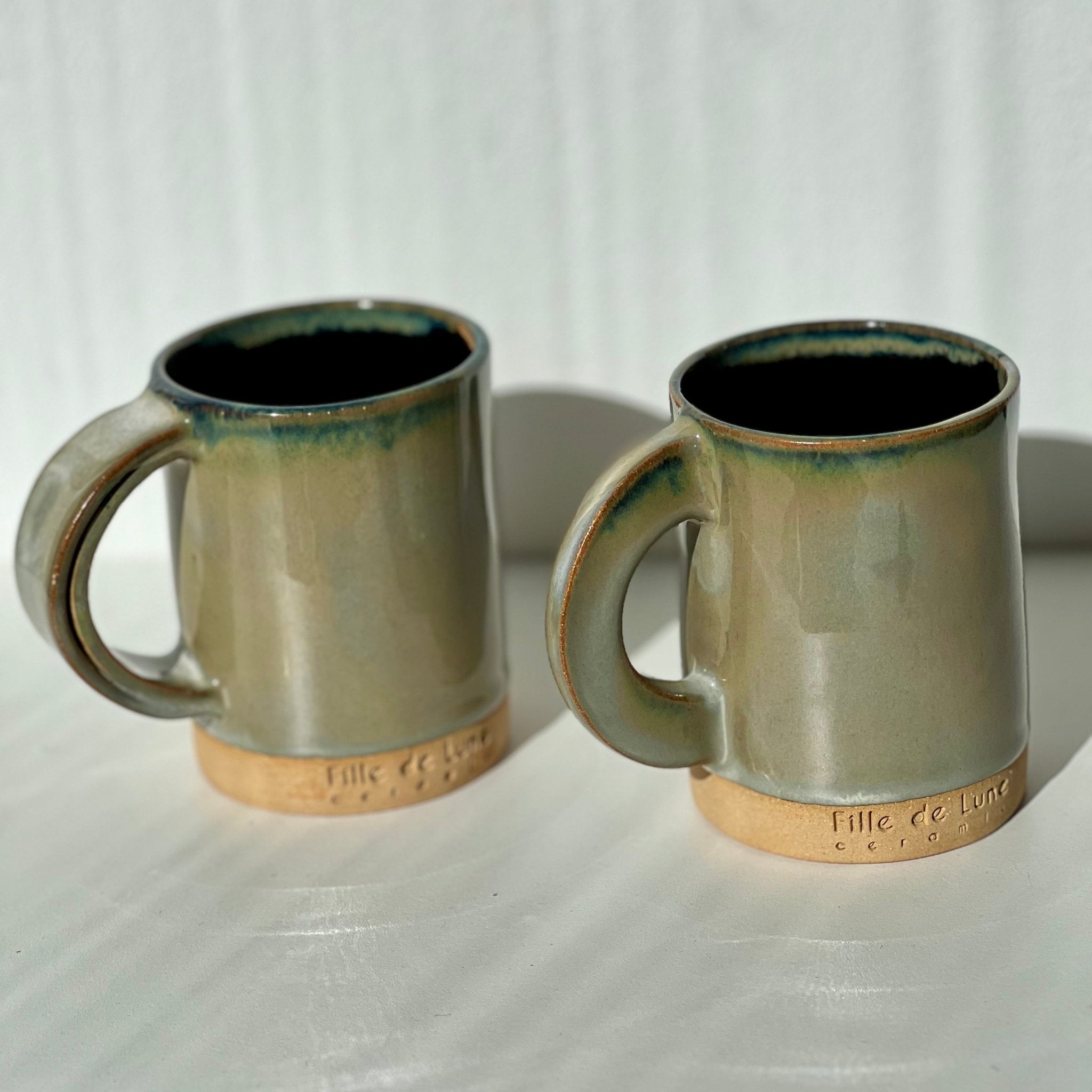 Mugs lot de 2 - Fille de Lune - mug anse originale - ceramique artisanale - fait main - email céladon , vert clair 