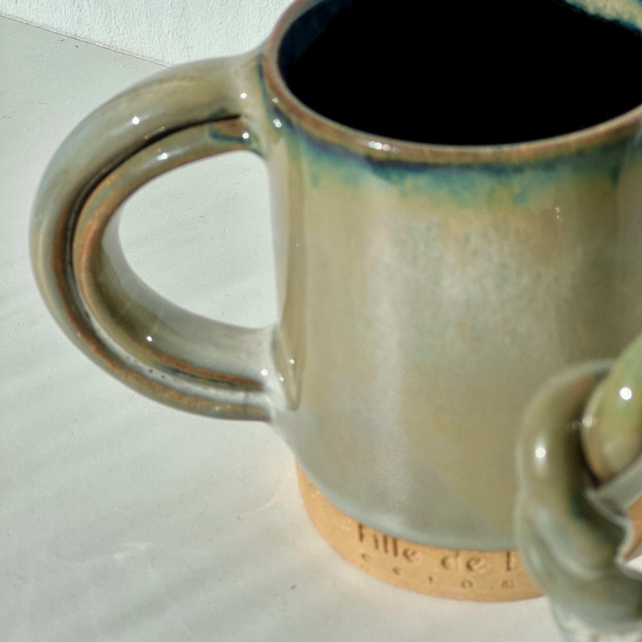 Mugs lot de 2 - Fille de Lune - anse originale - fait main - artisanat d'art - art de la table - petit déjeuner 