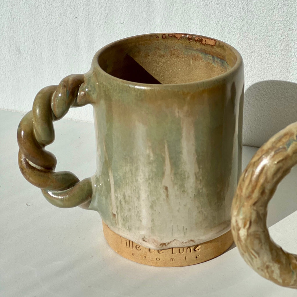 Mugs lot de 2 - Fille de Lune- terre naturelle rousse - email crème , chocolat , blanc vert - fabrique a la main - made in France - 