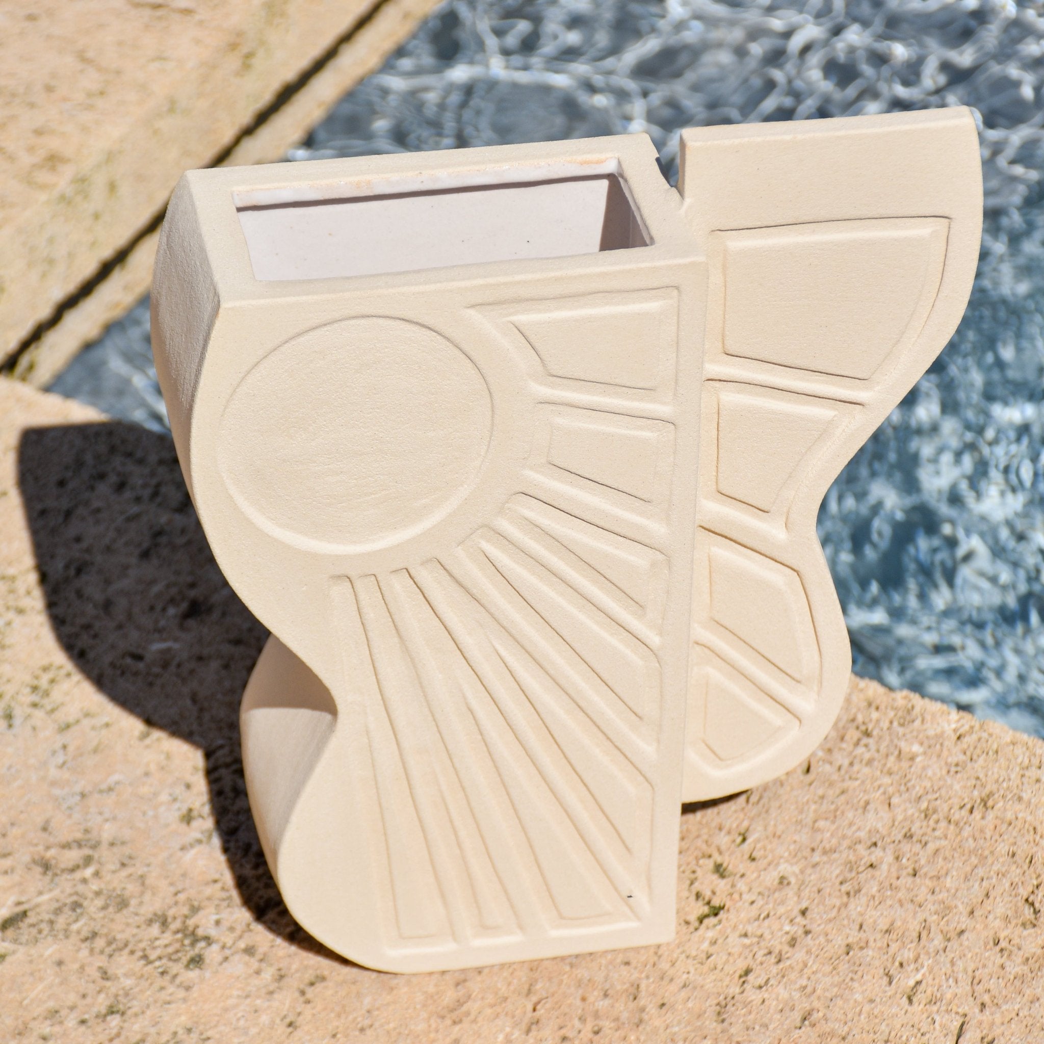 Vase Auguste grand soleil - Fille de Lune- vase scultural - soleil sculpté - vase contemporain - vase moderne - fait a la main - couleur crème