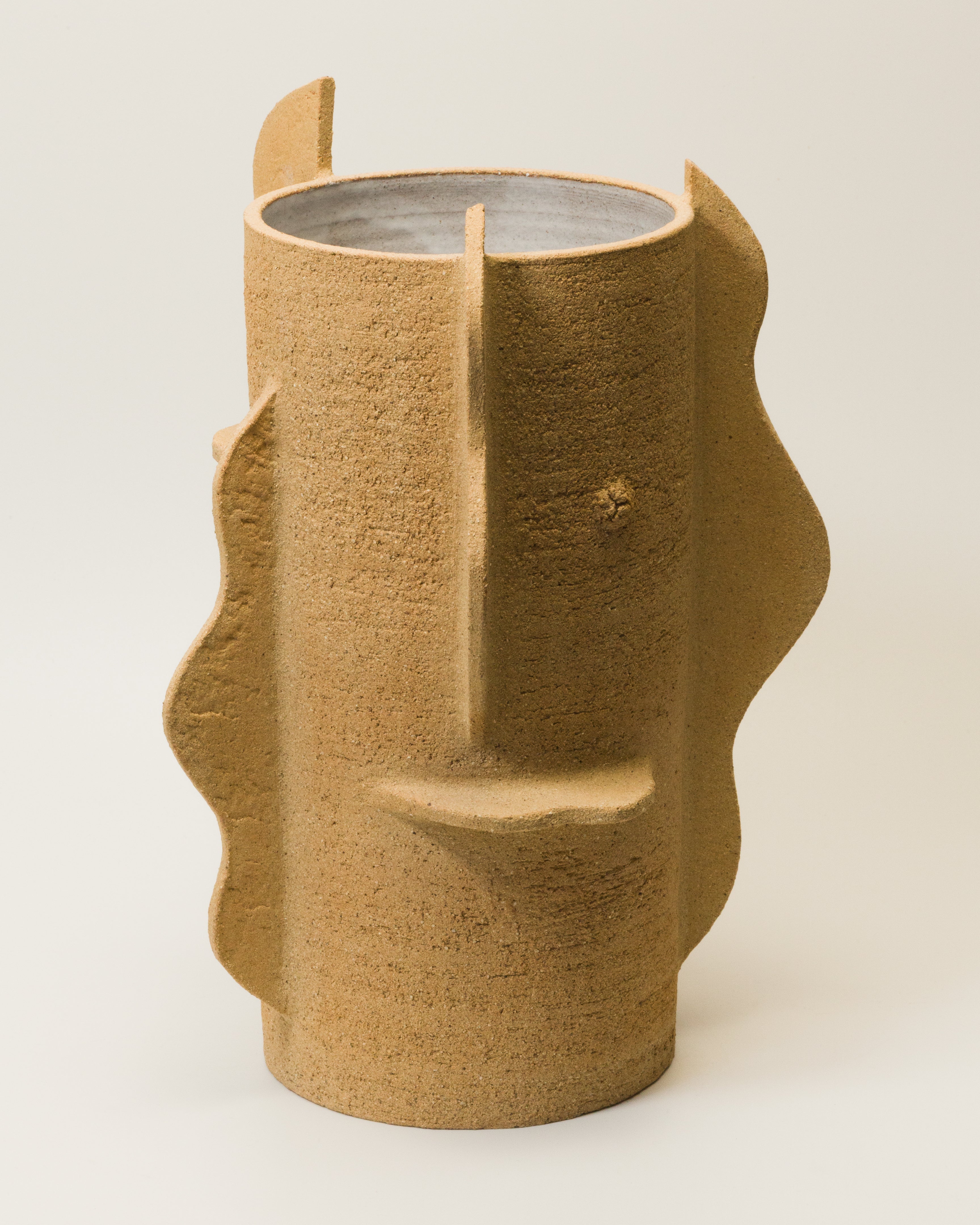 grand vase Canopee couleur sable terre chamotte fait main fille de lune piece unique vase sculptural contemporain moderne piece galerie d'art marseille 
