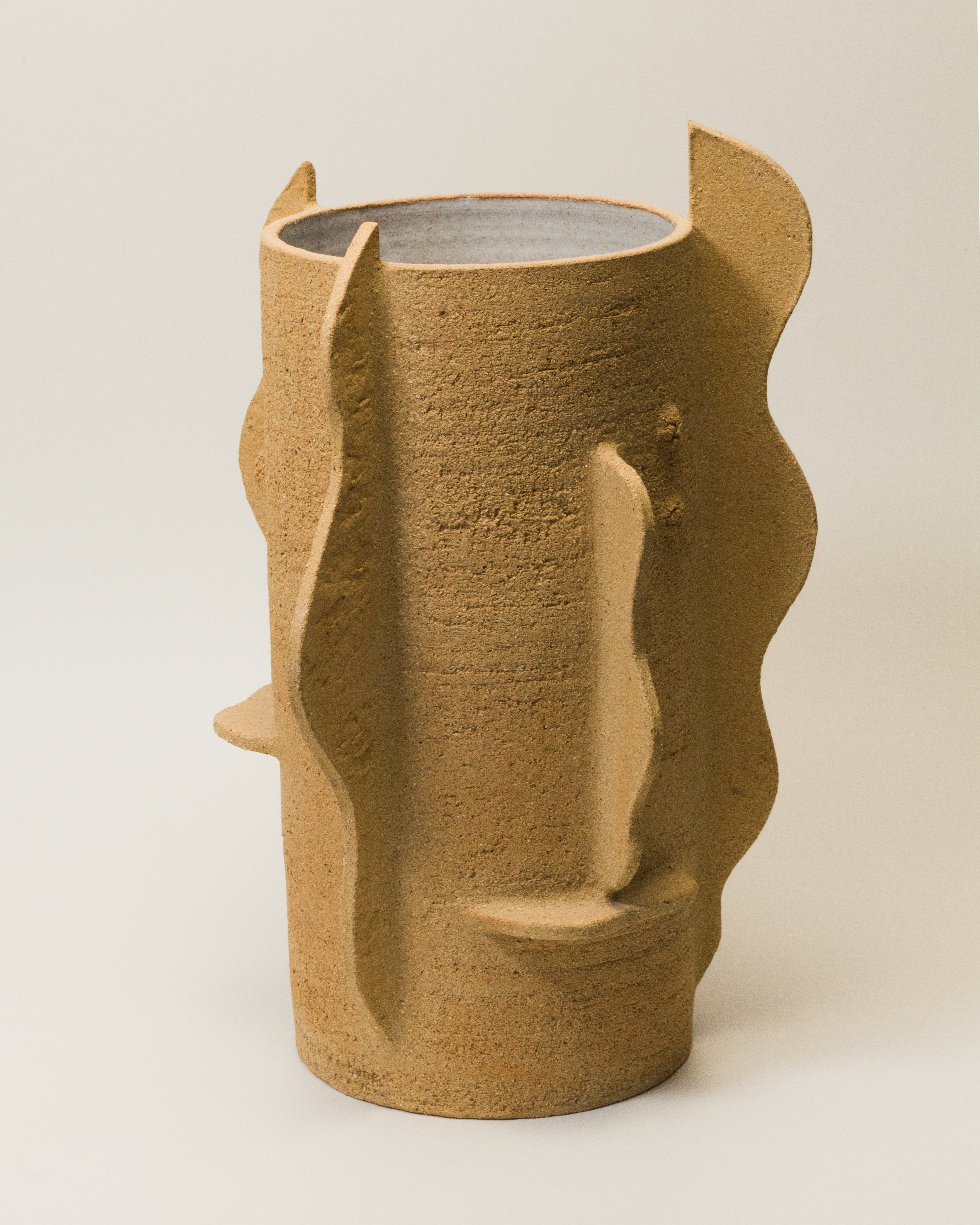 grand vase Canopee couleur sable terre chamotte fait main fille de lune piece unique vase sculptural contemporain moderne piece galerie d'art marseille 