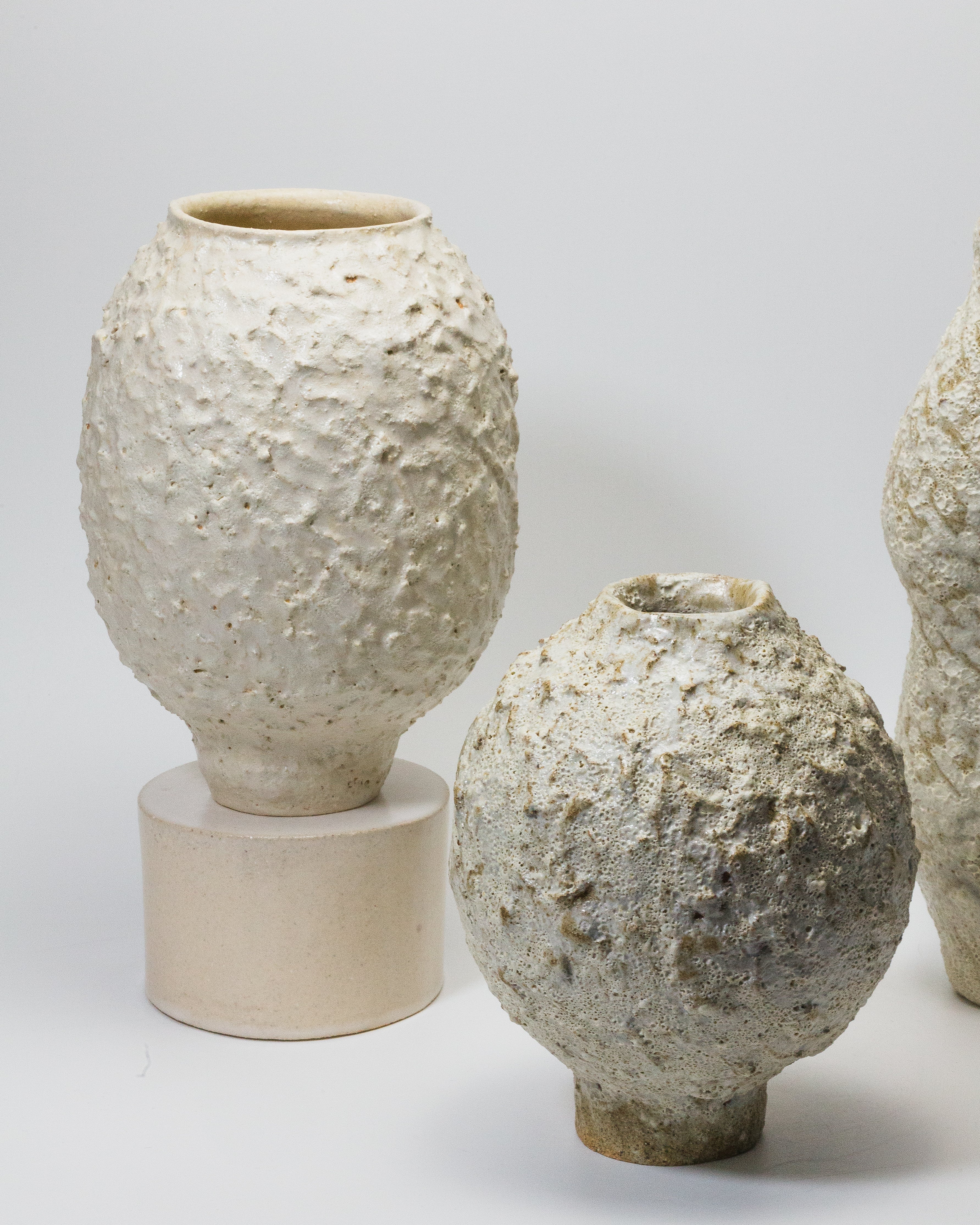 vase corail fait main sculpture colombin emaux de création piece art fille de lune vase organique teinte naturelle mer galerie 