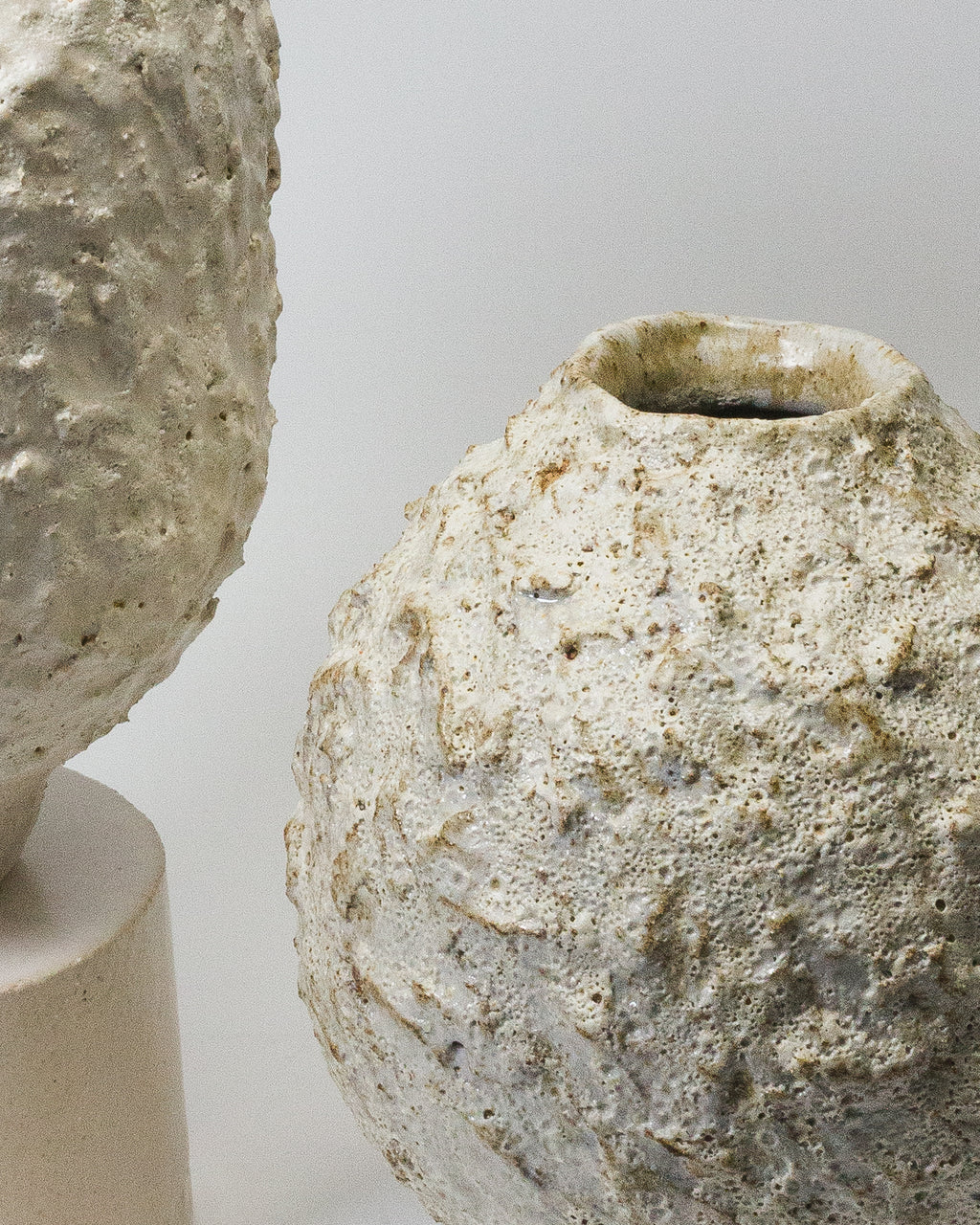 vase corail fait main sculpture colombin emaux de création piece art fille de lune vase organique teinte naturelle mer galerie 