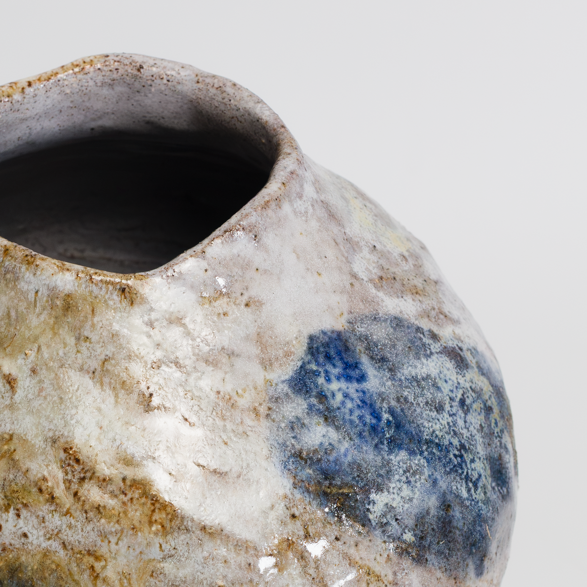 vase fait main forme organique email multi couleur bleu blanc sable teinte naturel artisanal fille de lune galerie pièce unique 
