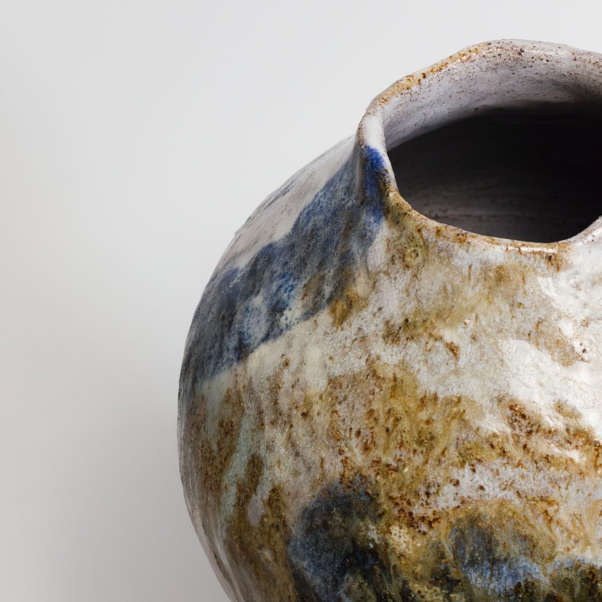 vase fait main forme organique email multi couleur bleu blanc sable teinte naturel artisanal fille de lune galerie pièce unique 