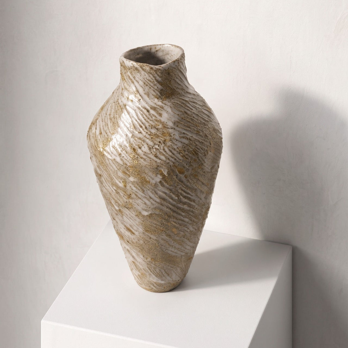 vase empreinte forme amphore fait main au colombin teinte naturelle crème terre sable artisanal fille de lune gallerie