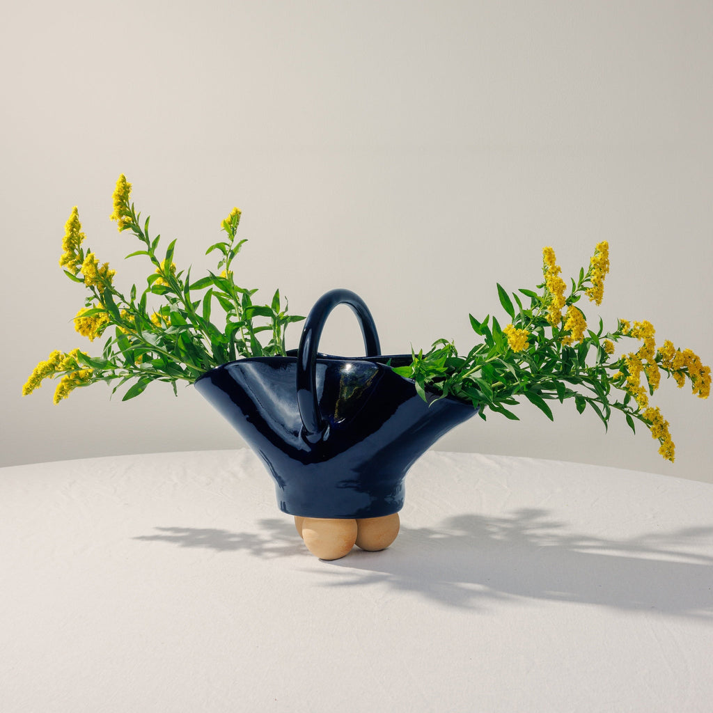 vase été nova colle fille de lune Ekhi Busquet ceramique bleu piece unique fait sur mesure a la commande