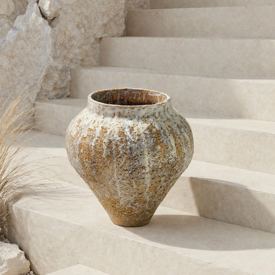 grand vase type amphore, sculptural, texturé , intérieur, extérieur, jardin ,ceramique d'art, artisanal,fait main, luxe,