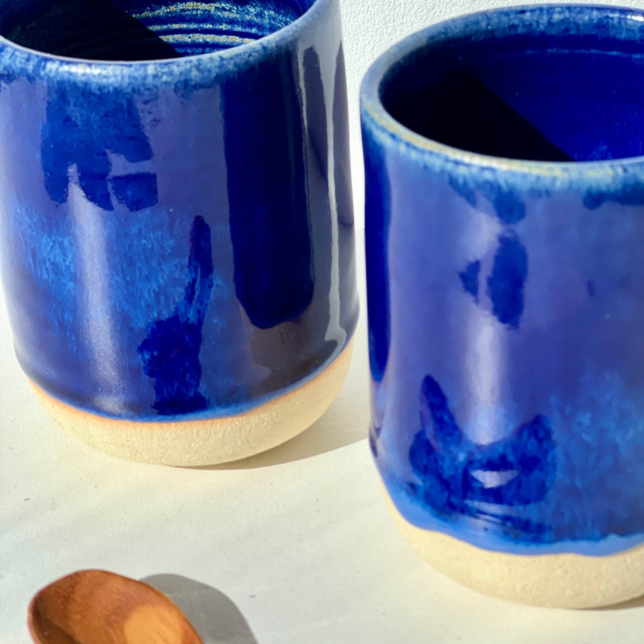 Verre Bora Bora - Fille de Lune - email bleu brillant - résistants - fait main au tour - atelier marseille 